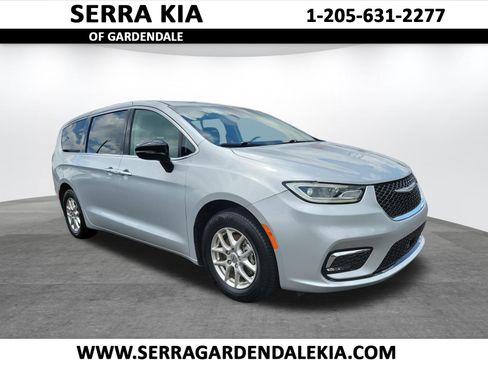 Used 2024 Chrysler Pacifica Touring-L FWD image 1