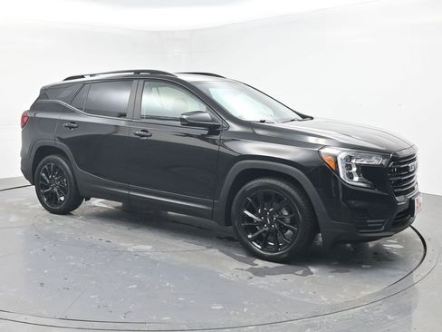 Used 2023 GMC Terrain SLE w/ Elevation Edition image 7