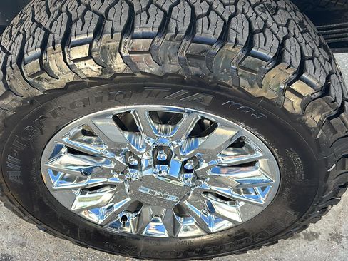 Certified 2025 GMC Sierra 2500 Denali Ultimate image 13