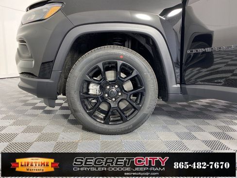 New 2026 Jeep Compass Latitude image 9