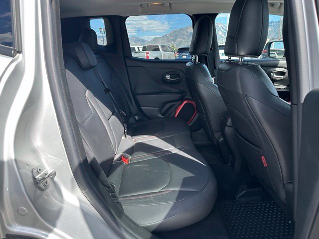 Used 2016 Jeep Renegade Trailhawk w/ Premium Trailhawk Package AWD/4WD image 28