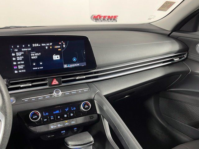 Used 2024 Hyundai Elantra SEL FWD image 19