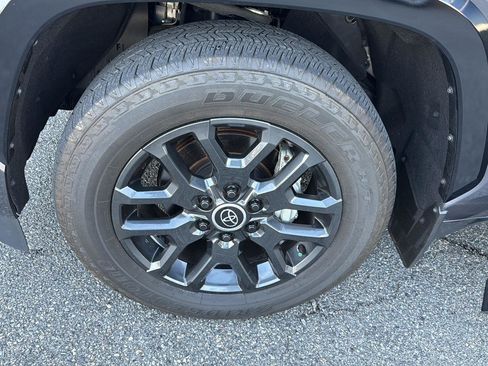 Used 2024 Toyota Sequoia Platinum image 32