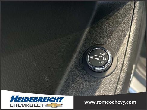 Certified 2023 Chevrolet Traverse RS FWD image 30