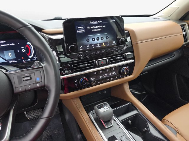 Used 2025 Nissan Pathfinder Platinum FWD image 20