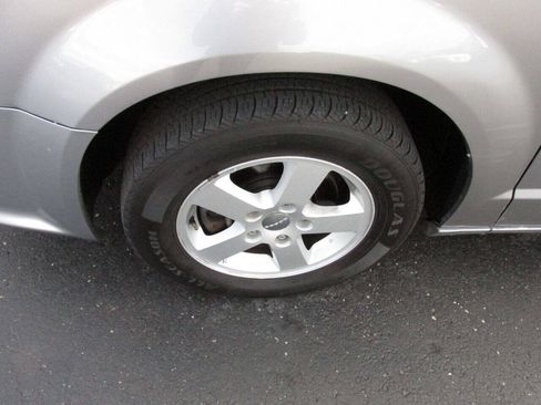 Used 2013 Dodge Grand Caravan SXT FWD image 32