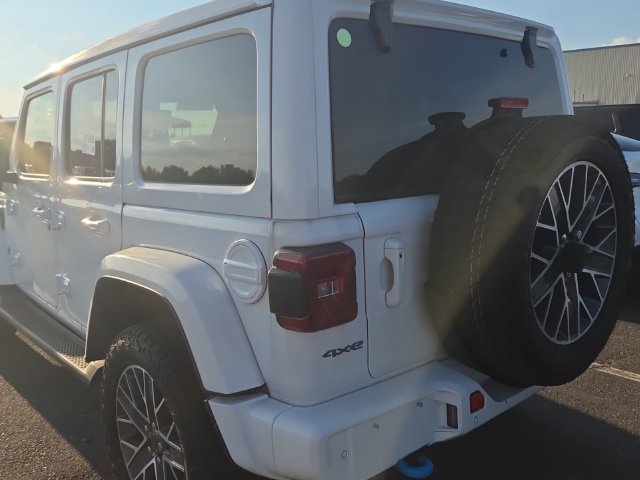 Used 2024 Jeep Wrangler High Altitude AWD/4WD image 2