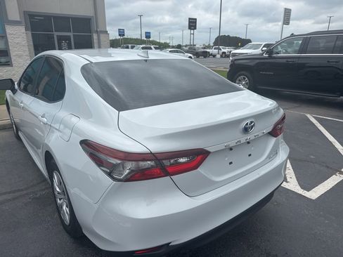 Used 2022 Toyota Camry LE FWD image 5