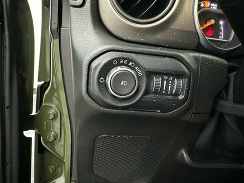 Used 2020 Jeep Wrangler Unlimited Sport AWD/4WD image 30