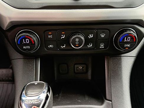 Used 2017 GMC Acadia SLE AWD/4WD image 20
