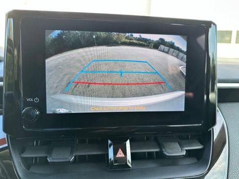 Used 2024 Toyota Corolla LE FWD image 28