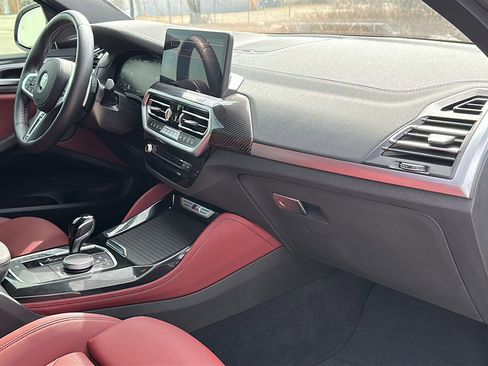 Certified 2025 BMW X4 M40i w/ Premium Package image 22