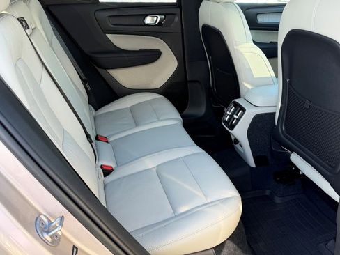 Certified 2023 Volvo XC40 B5 Plus w/ Protection Package Premier image 16