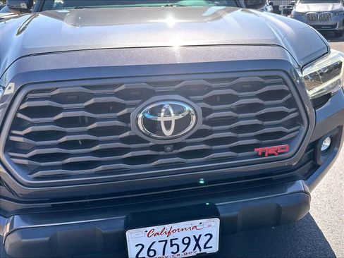 Used 2020 Toyota Tacoma TRD Off-Road w/ TRD Premium Off Road Package AWD/4WD image 32