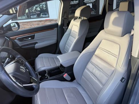 Used 2019 Honda CR-V Touring image 3