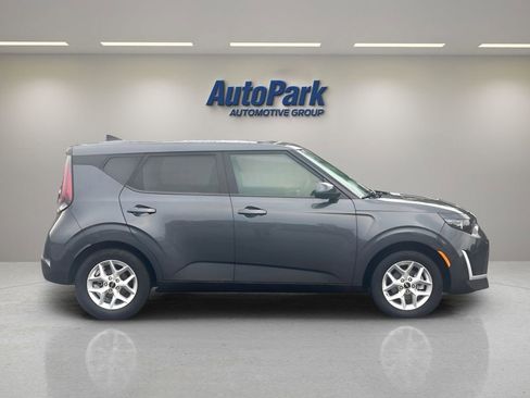 Used 2023 Kia Soul LX w/ LX Technology Package image 8
