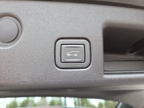 Used 2020 Chevrolet Equinox LT w/ Driver Convenience Package image 46