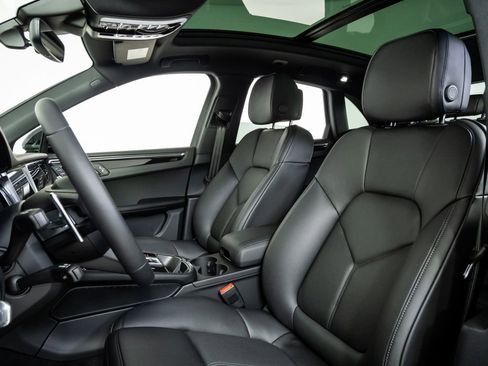 New 2026 Porsche Macan image 5
