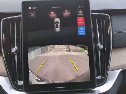 New 2026 Volvo XC90 B5 Core image 12