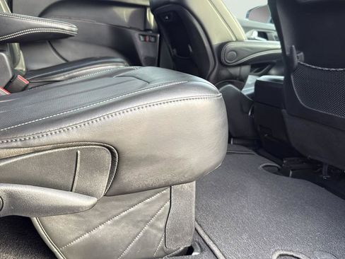 Used 2025 Chrysler Pacifica Select image 26