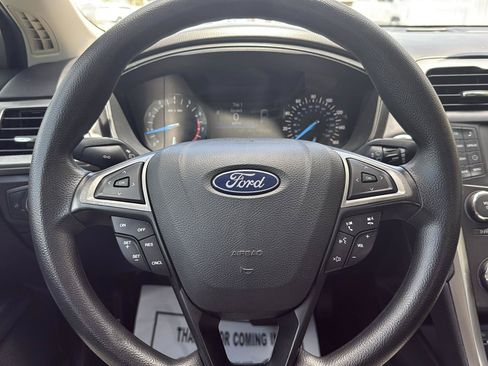 Used 2018 Ford Fusion SE FWD image 33