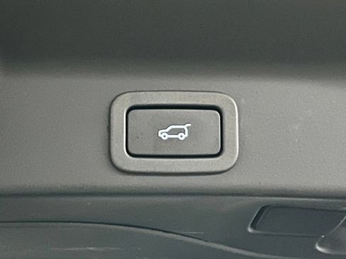 Used 2017 Jaguar F-PACE Prestige AWD/4WD image 38