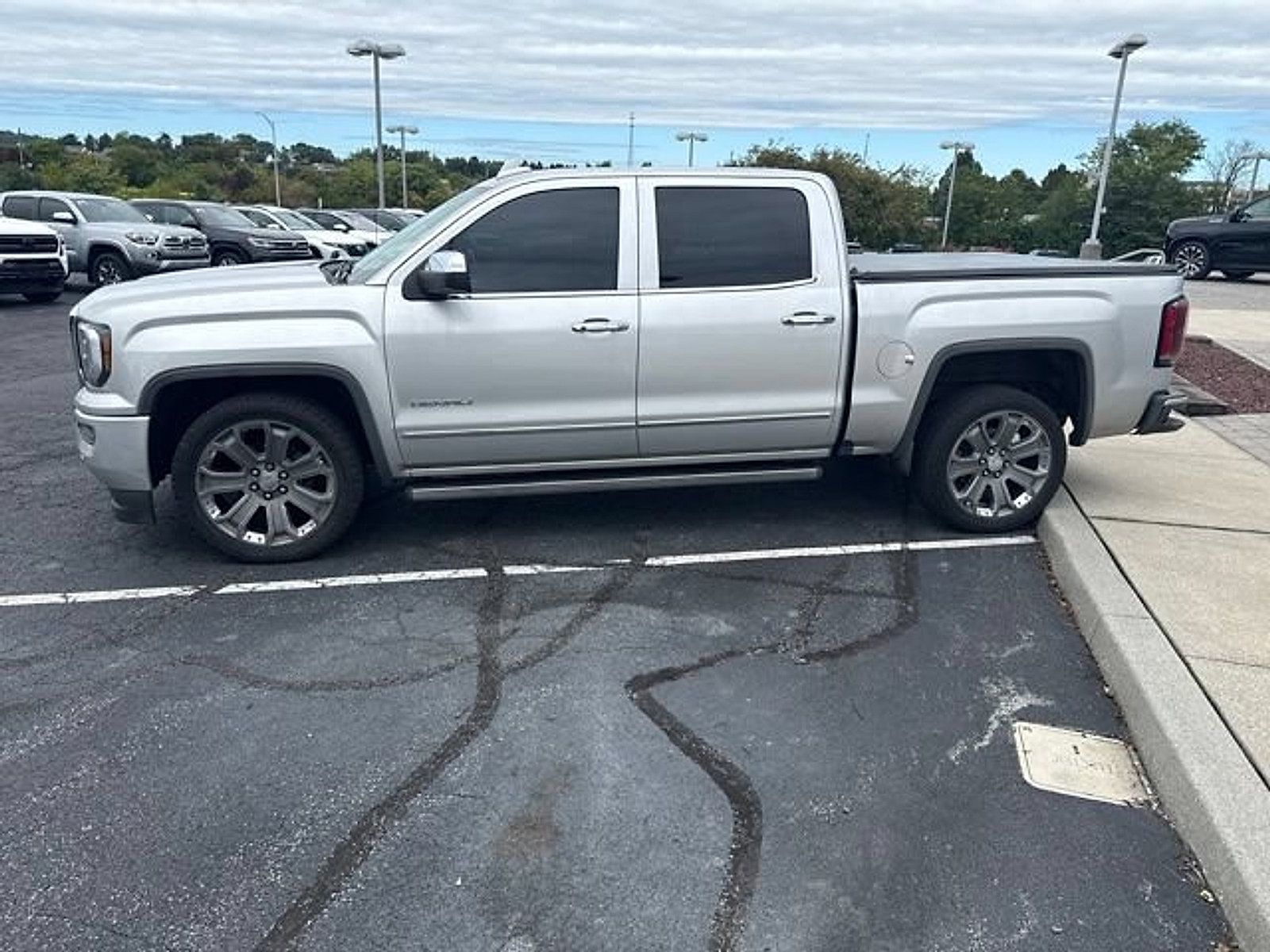 Used 2018 GMC Sierra 1500 Denali w/ Denali Ultimate Package AWD/4WD image 9