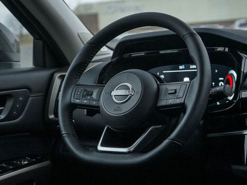 New 2025 Nissan Pathfinder Platinum w/ Black Appearance Package image 15