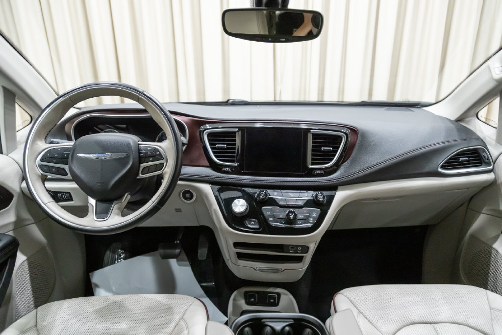 Used 2019 Chrysler Pacifica Limited FWD image 15