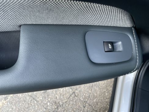 Used 2022 Volvo XC60 B5 R-Design image 31