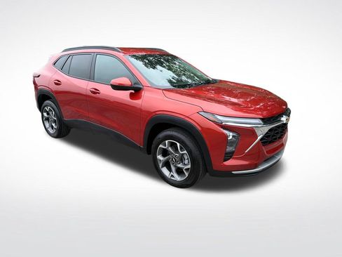 Used 2024 Chevrolet Trax LT w/ Driver Confidence Package FWD image 8