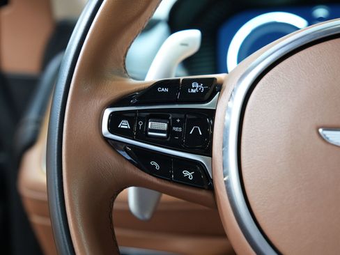 Used 2021 Aston Martin DBX AWD/4WD image 39