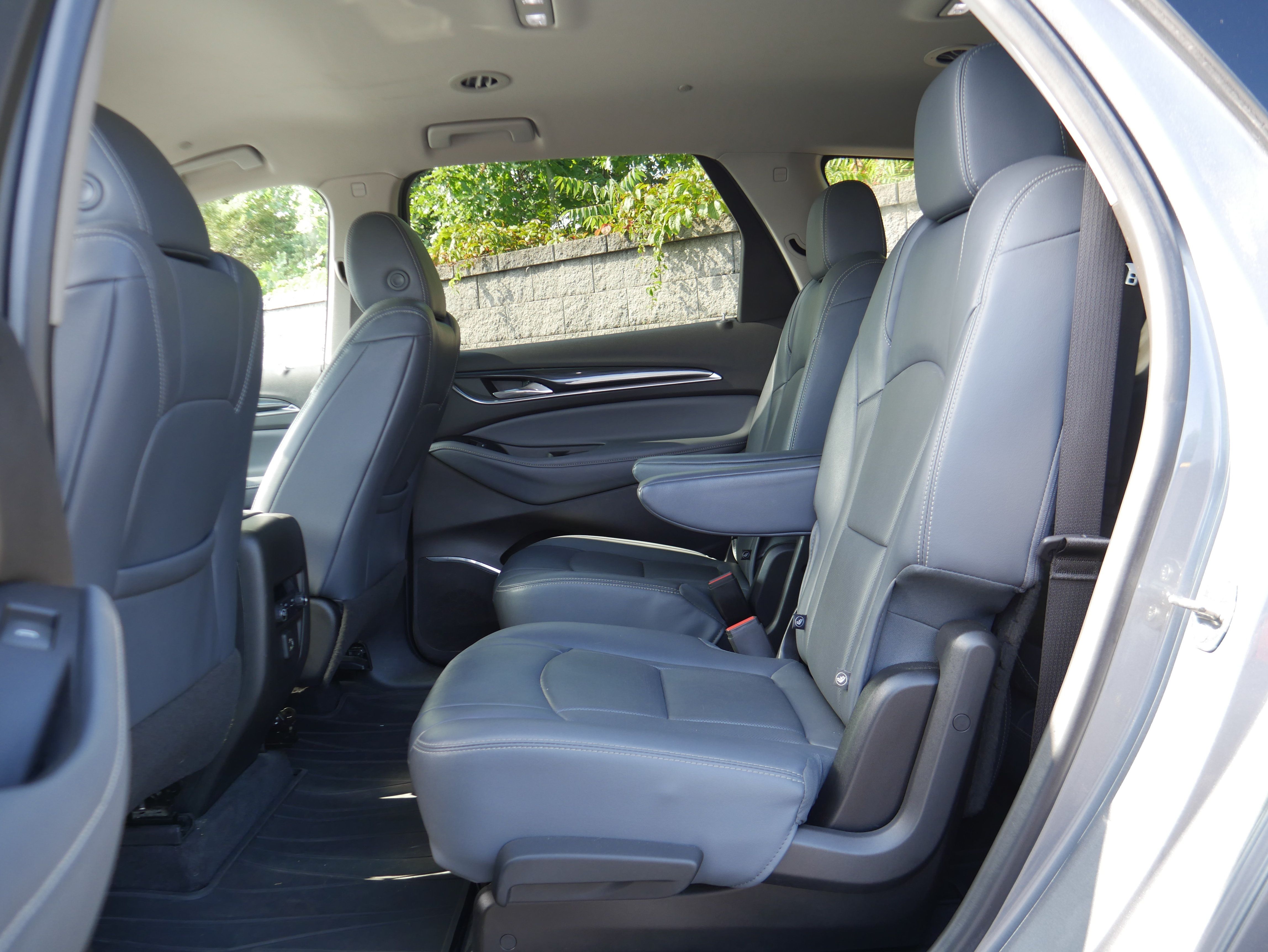 Used 2019 Buick Enclave Essence AWD/4WD image 16