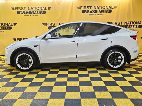 Used 2021 Tesla Model Y Long Range image 6