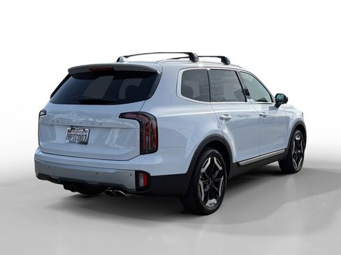 Used 2024 Kia Telluride EX w/ EX Captain's Chair Package image 5