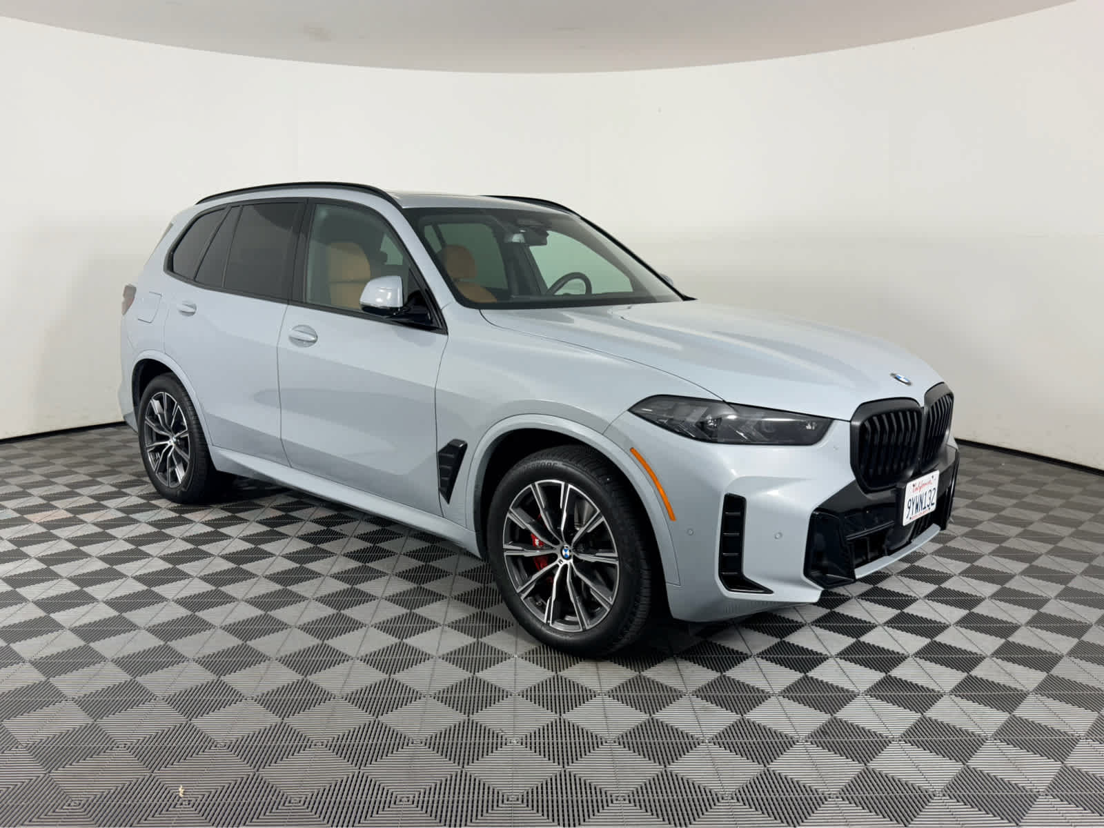 Used 2026 BMW X5 xDrive40i w/ M Sport Package AWD/4WD image 1