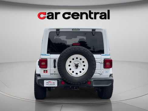 Used 2018 Jeep Wrangler Unlimited Sahara w/ Dual Top Group AWD/4WD image 4