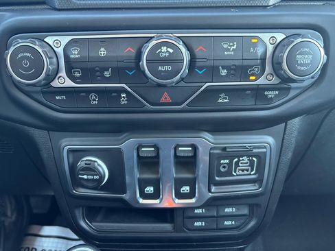 Used 2023 Jeep Wrangler Sport image 25