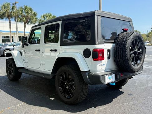 Used 2022 Jeep Wrangler Unlimited Sahara image 3