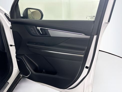 Used 2025 Buick Enclave Preferred image 34