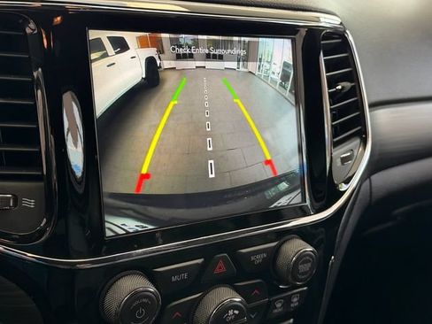 Used 2020 Jeep Grand Cherokee Altitude RWD image 23