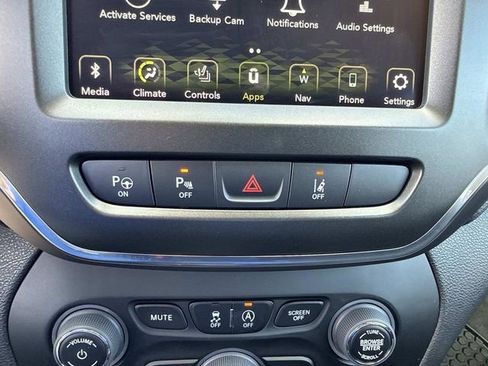 Used 2023 Jeep Cherokee Trailhawk w/ Trailer Tow Group AWD/4WD image 26