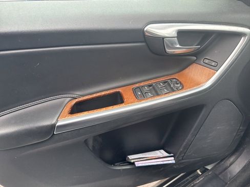 Used 2017 Volvo XC60 T5 Inscription image 23