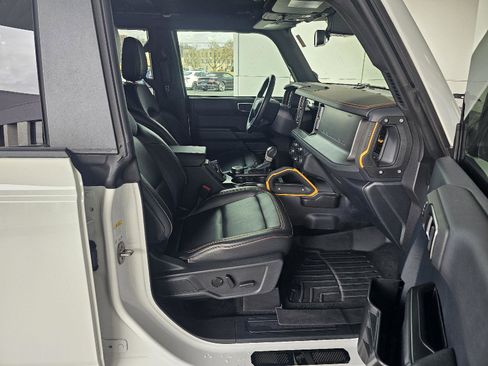 Used 2024 Ford Bronco Badlands image 14