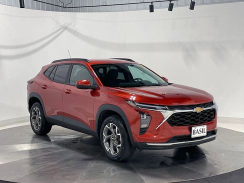 Used 2024 Chevrolet Trax LT FWD image 38