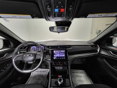 Used 2024 Jeep Grand Cherokee L Altitude image 12