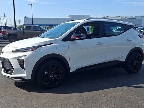 Certified 2023 Chevrolet Bolt EUV LT w/ Convenience Package FWD image 7