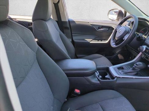 Used 2020 Toyota RAV4 XLE AWD/4WD image 20