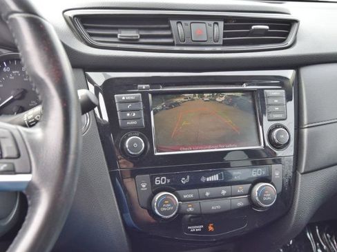 Used 2018 Nissan Rogue SV AWD/4WD image 24