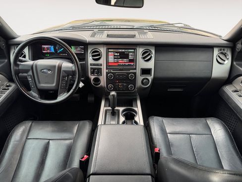 Used 2015 Ford Expedition XLT w/ Equipment Group 202A RWD image 10